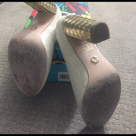 C. Wonder Honeycomb Heels, Size 6 - Picture 3 of 4